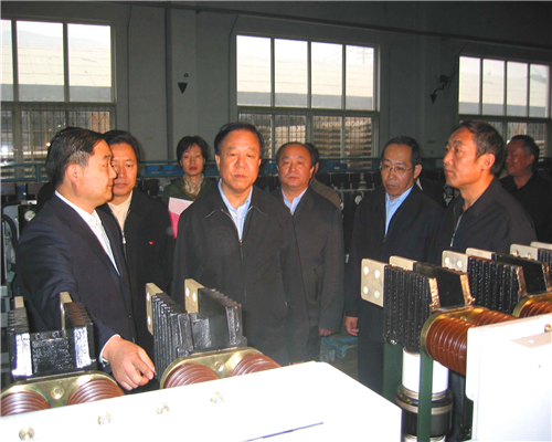 2007年7月，甘肃省省委书记陆浩来公司视察.png